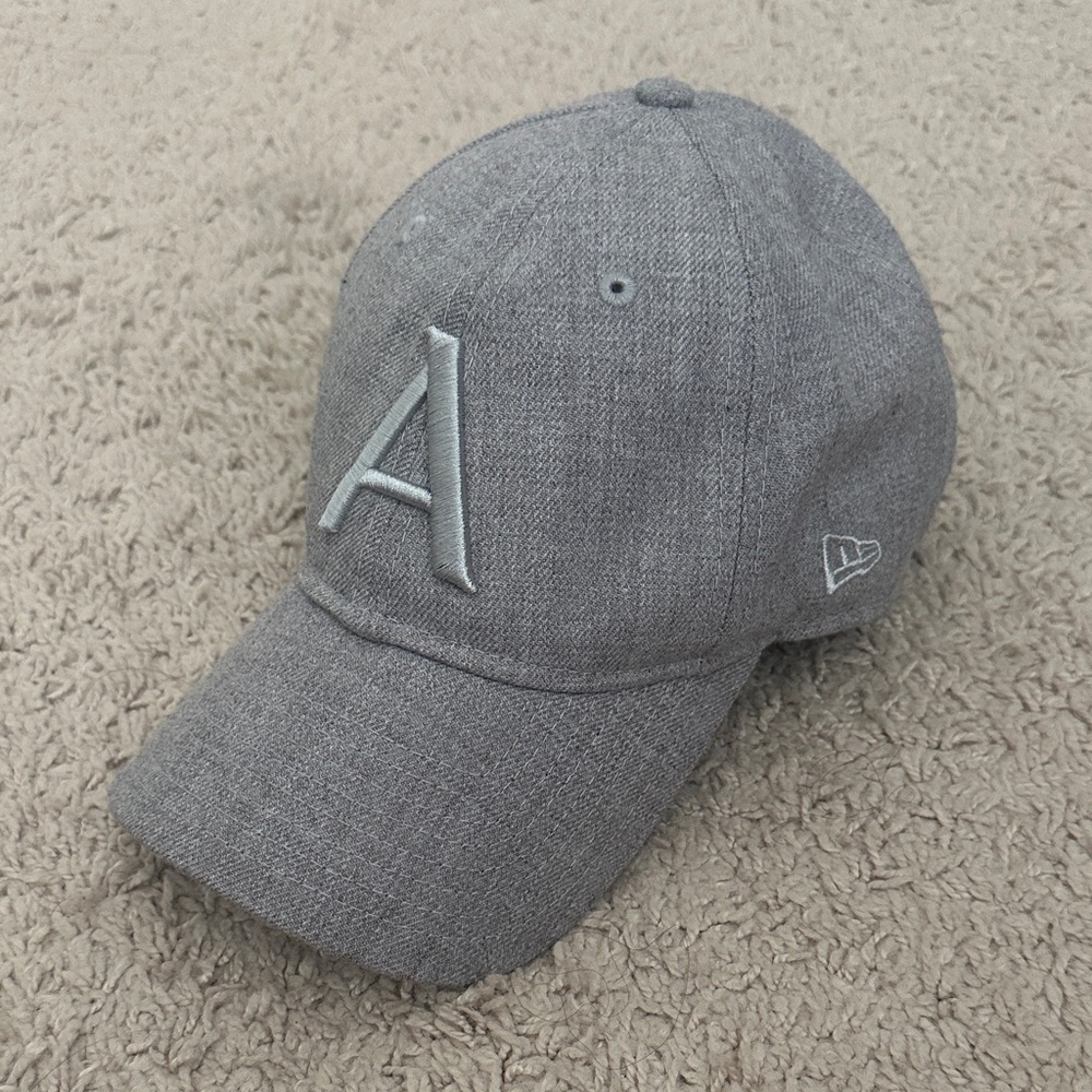 Aritzia hat